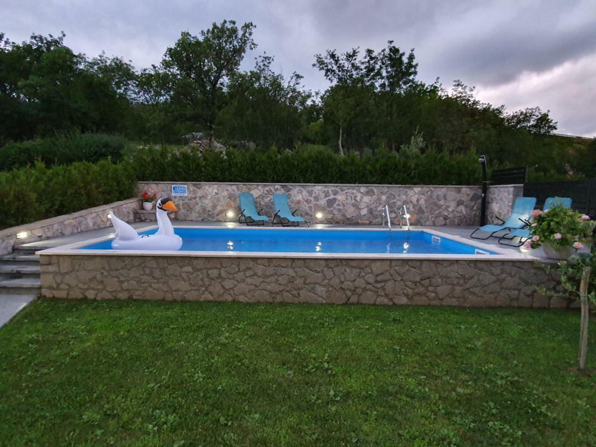Kos * Lupoglav (Istria)